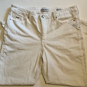Nine West Women's Gramercy Crop White Jeans  Size 14 Fitted with Stretch NWT